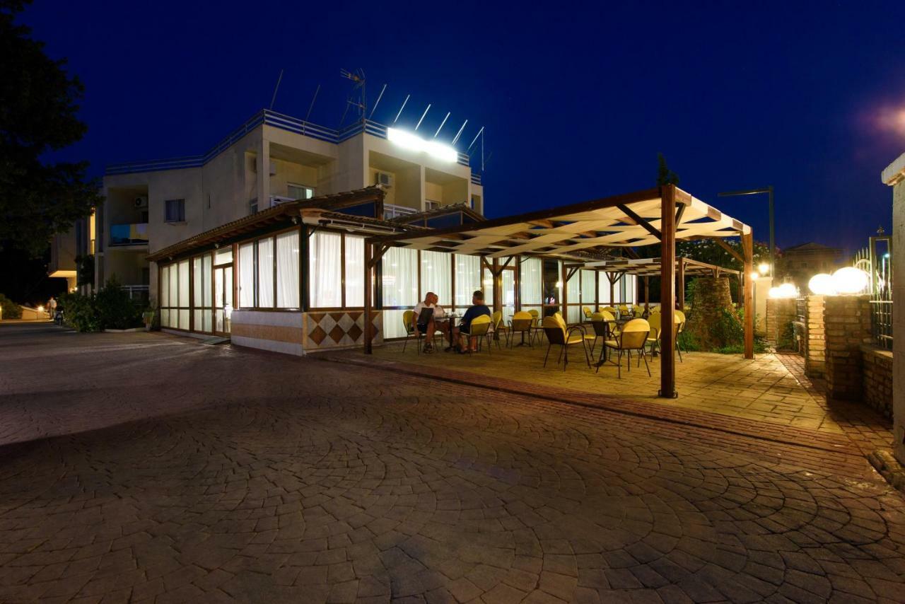 Amalia Hotel - Adults Only Dassia  Bagian luar foto